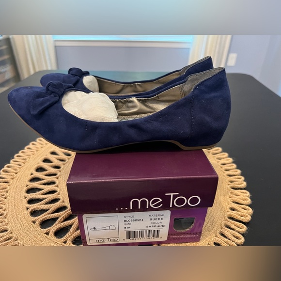 Brand new never worn has a small stain on the top of the shoe see pictures - Picture 4 of 7